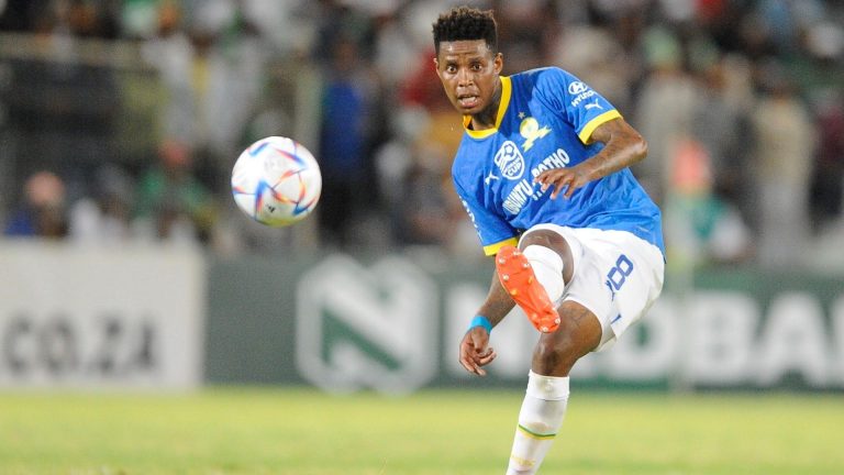 ‘When Kaizer Chiefs were in Turkey, Bongani Zungu went there to brush his teeth! Taken to the cleaners by Relebohile Mofokeng but still good. Amakhosi always depending on Mamelodi Sundowns players’ – Fans