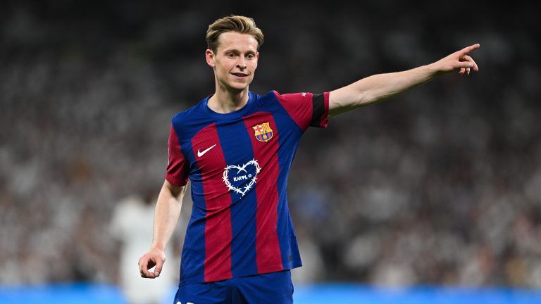 Frenkie de Jong faced with conundrum as Barcelona put pressure on Netherlands star amid long-term injury struggle