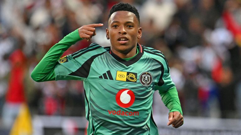 ‘It’s none other than Orlando Pirates’ last born Relebohile Mofokeng who can play for Arsenal, Kaizer Chiefs’ Mfundo Vilakazi dribbles grass. No Abongile Tom, no win for the Buccaneers’ – Fans