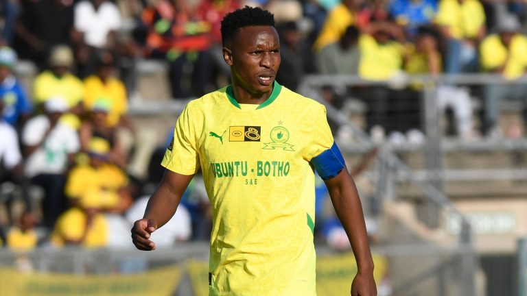 Manqoba Mngqithi justifies why Mamelodi Sundowns handed ageless Themba Zwane one-year deal – 'It's important he knows he has to fight for the next contract'