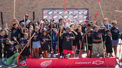 Continuing to give back to Detroit community, Lalonde helps grow sport at Summer Street Hockey event 