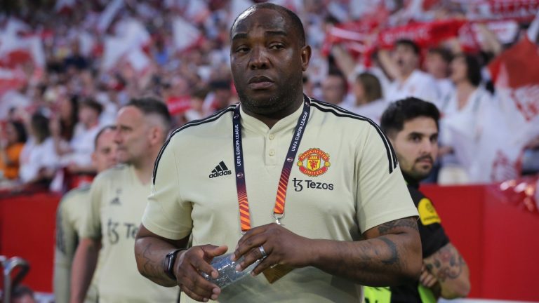 'Benni McCarthy must win the PSL title before thinking of the Fifa Club World Cup! He must be patient, he will join Mamelodi Sundowns soon, it's just a matter of time before Flemming Berg decides to fire Manqoba Mngqithi' – Fans