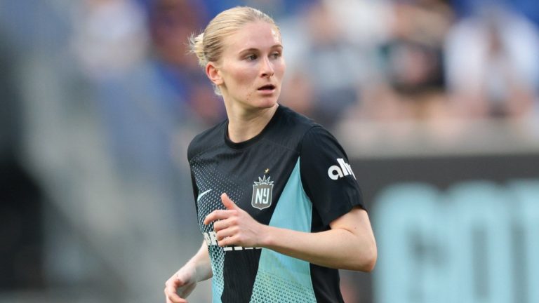 VIDEO: Jenna Nighswonger scores outrageous freekick as USWNT playmaker leads Gotham to victory over Alajuelense in CONCACAF W Champions Cup