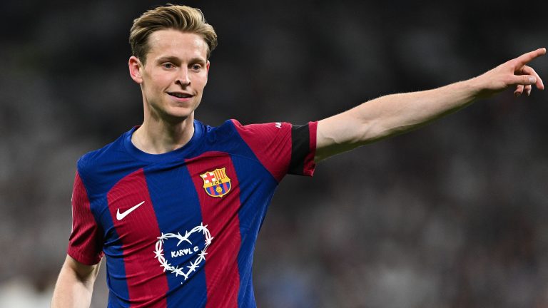 Revealed: Frenkie de Jong has had new Barcelona contract offer on the table for 'months' – but midfield dynamo still hasn't responded