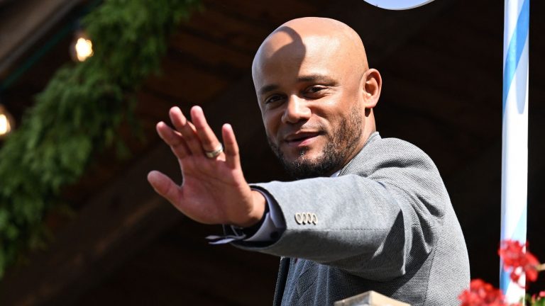 VIDEO: Vincent Kompany is still unbeatable! Bayern Munich coach leaves his players in awe by joining in on training – and absolutely bossing them