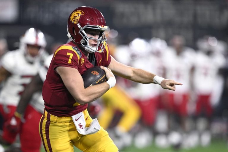 Wisconsin vs #13 USC: NCAA Football Predictions, Odds & Best Bets (9/28)